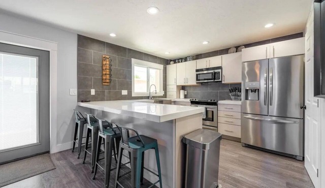 Beautiful Condo Walking Distance to Old Town, Enjoy Golf, and Warm Sunshine!
