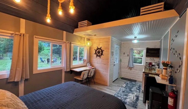 Beautiful Glamping Dry Cabin in Homer