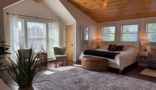 Beautiful studio with AC in soothing Clayton location