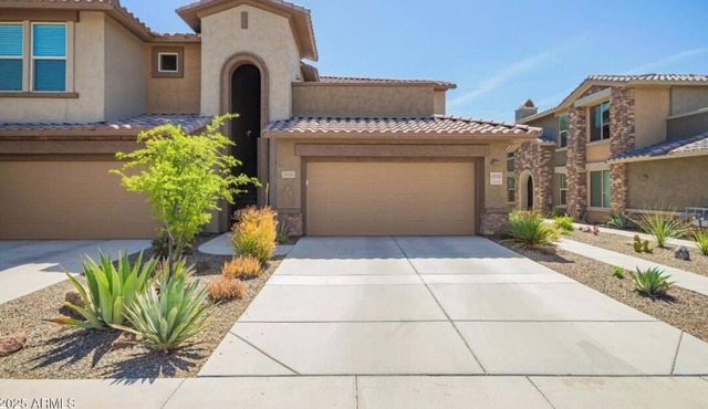 Beautiful upscale unfurnished condo in north Phoenix
