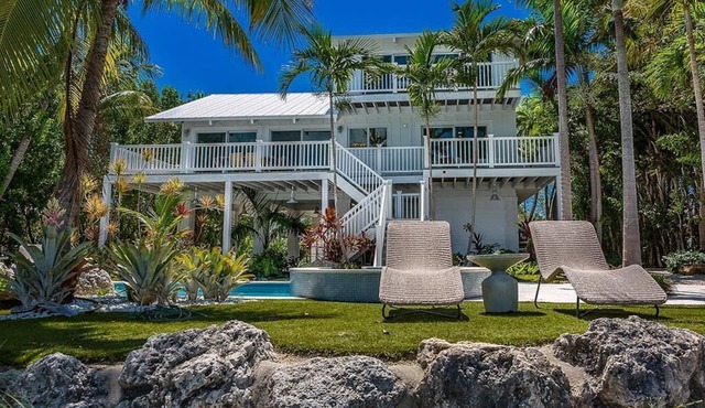 Bellavista: Luxurious 4-bedroom home with stunning open water views in Islamorada.