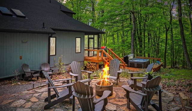 🏞️ Berkeley Springs Luxury Cabin ✨ Hot Tub ♨️ Fire Pit 🔥 Pool Table 🎱
