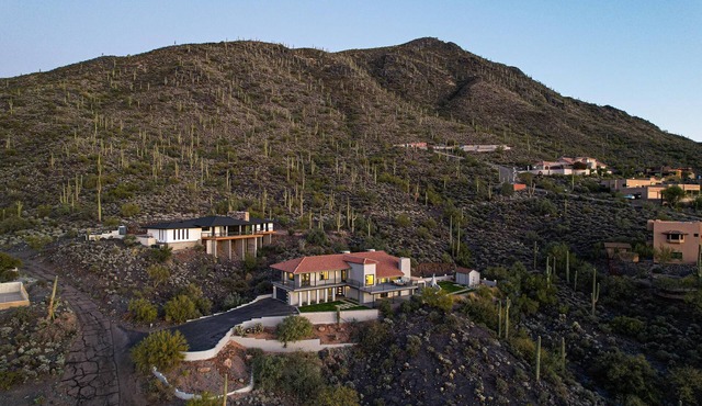 Black Mountain Gem! Completely Renovated! 10am Check-In and 3 pm Check-Out!
