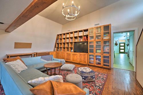 Bohemian Home w/Screened Porch, 3 Mi to Lake!