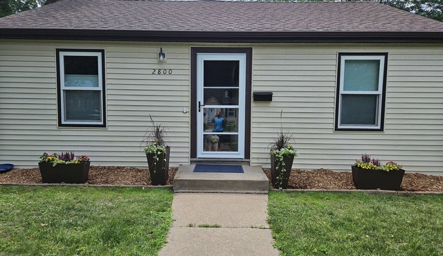 Bright comfortable home in quiet neighborhood. Excellent Twin Cities location.
