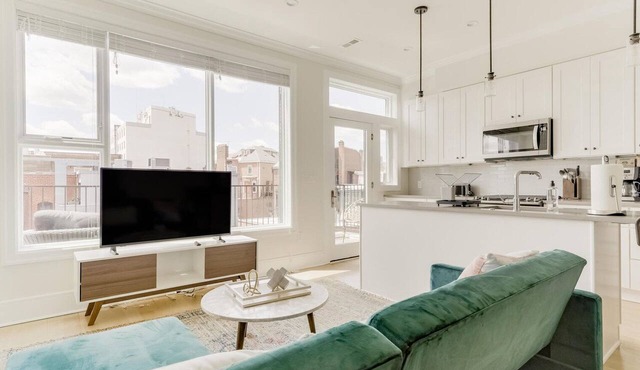 Bright Dupont Circle 2BR w/W/D, nr Restaurants & Bars, by Blueground