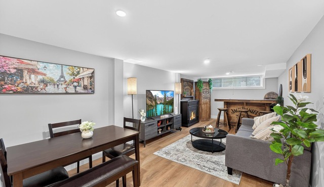 Bright & Modern 2BR Basement Suite w/Rustic Bar & Private Entrance