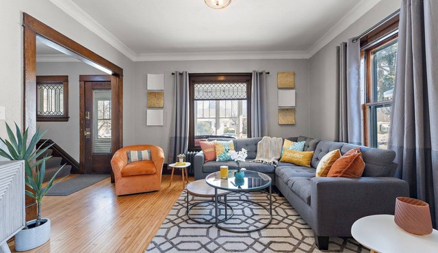 Bright, Spacious & Inviting Como Oasis ~ Backyard!