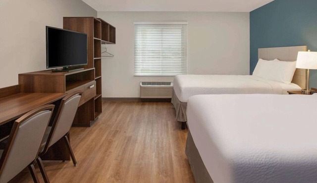 Budget-Friendly Space Close to DC Monuments + Walk to Beltway Plaza Mall