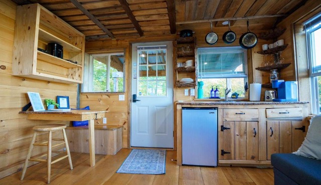 Cabin Getaway - Hot Tub, Scenic Views, Hiking