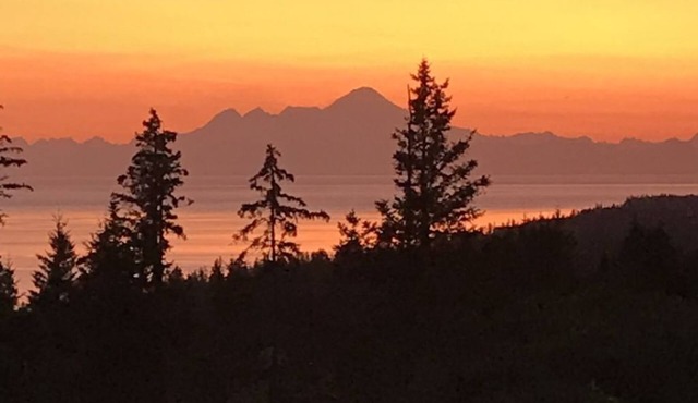 Cabin with a Volcano Vista