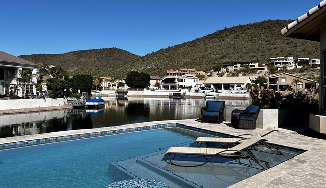 "Casa EnLago” Free Heated Pool, Pontoon Boat, Fishing, Mini Golf!