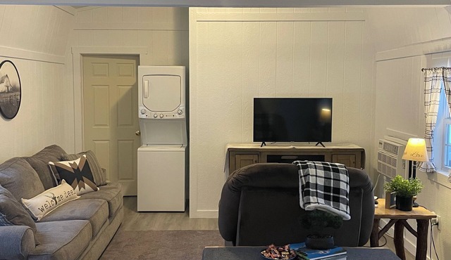 Charming 1-bedroom cottage with AC, WiFi in welcoming Centerville