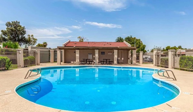 Charming Condo with Pool in Mesa near Tempe