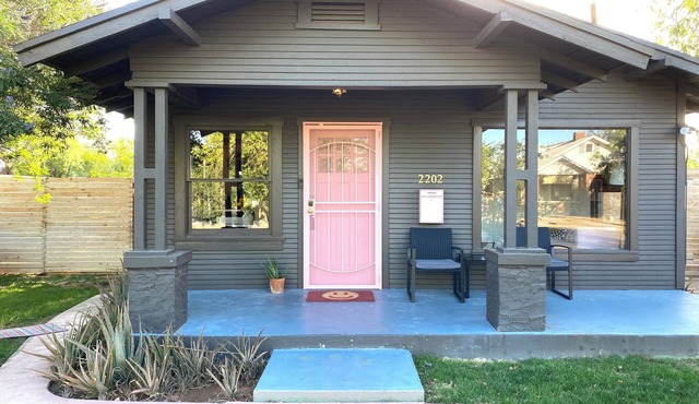 Charming Historic 1915 Bungalow next to Downtown