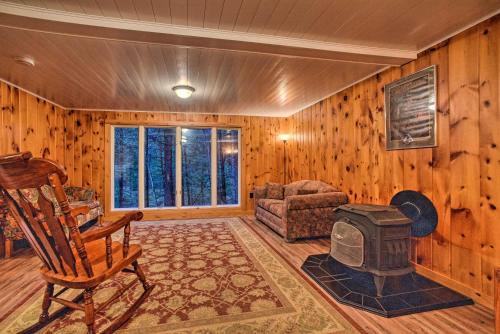 Charming Rural Retreat Great Sacandaga Lake Area!