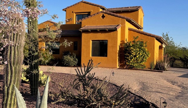 Charming Spanish-style 2-bed 1.5-bath guest house in Mesa Desert Uplands