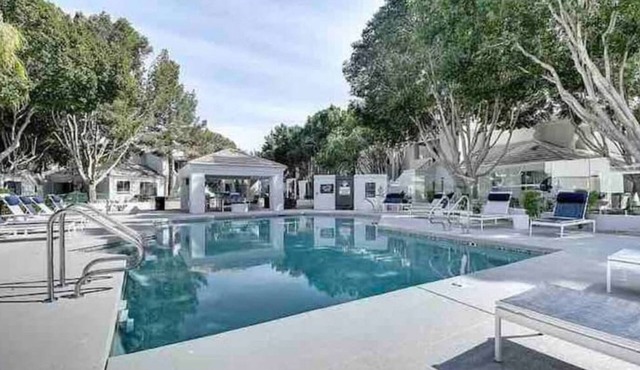Chic Luxe Apt for 4, Glendale AZ