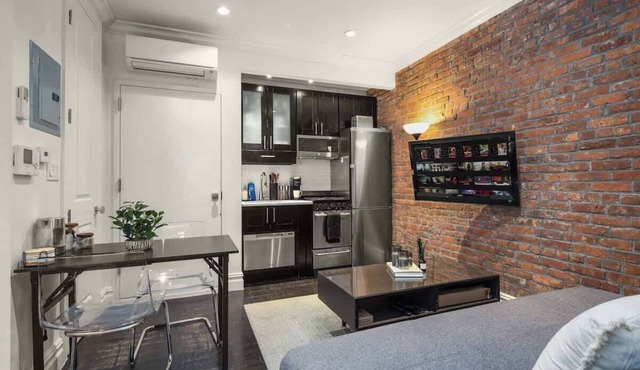 Chic Midtown Hideaway | Walk to NYC Landmarks