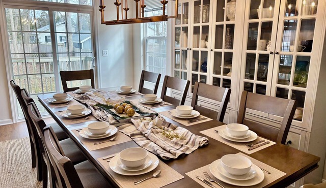 Chic retreat steps to Water, Piers & Waterfront Park