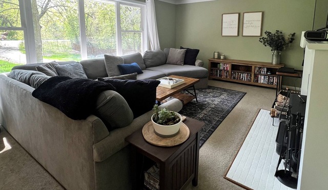Clean & Cozy 2 bedroom Minnetonka Home