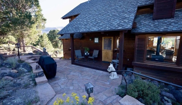 Comfortable cabin and with all the comforts of home in an exquisite setting.