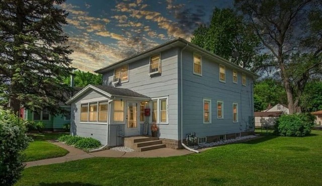 Comfy and Clean 1 BR Apt, Quiet, Safe Family Neighborhood Near downtown Mpls,
