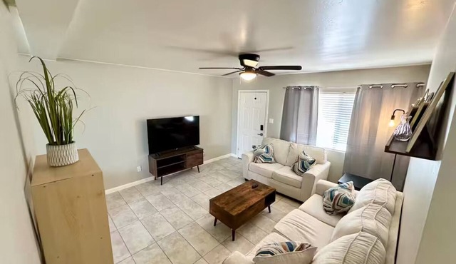 Comfy Modern Midtown Condo — walk to Hospitals