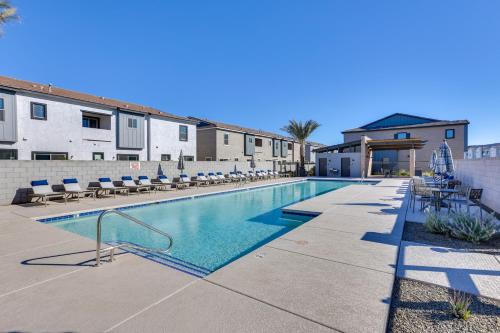 Community Pool & Hiking Trails: Red Fox Retreat 2