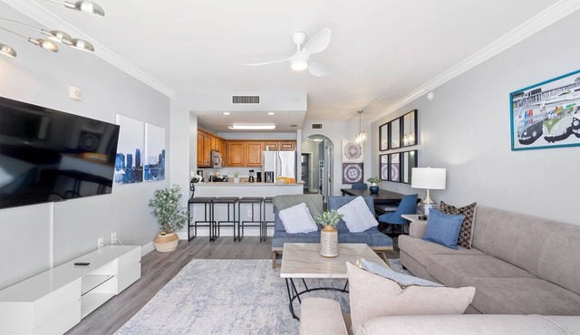 Condo is just 2 miles away from Disney, wonderful Lake view family-sized