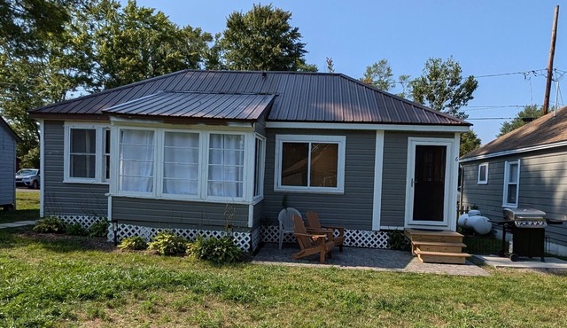 Cottage #6 - Cute and airy 2 bedroom cottage right on Chautauqua Lake!