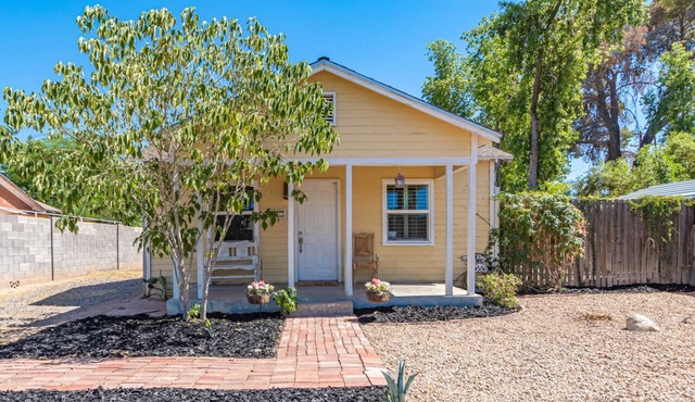 Cozy 1930's Bungalow Beautifully Redone in Quiet Phx Neighborhood with Huge Yard