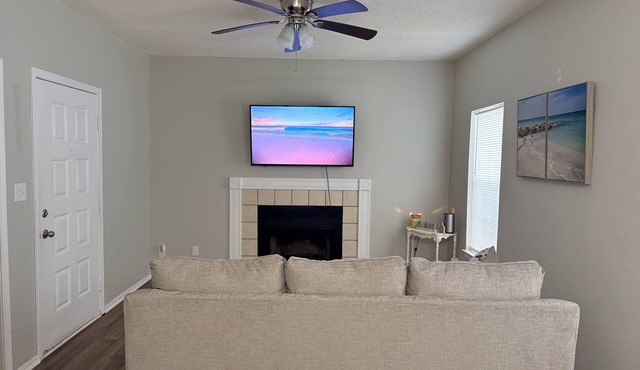 Cozy Beachy Riverwalk Condo – Close to Downtown & Beaches