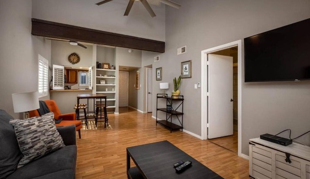 Cozy Gilbert Condo Walking Distance to Downtown !