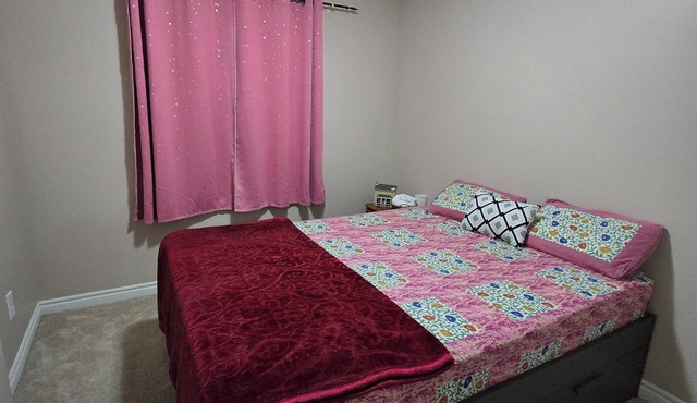 Cozy Queen Room Near Hospital | Quiet & Clean Home