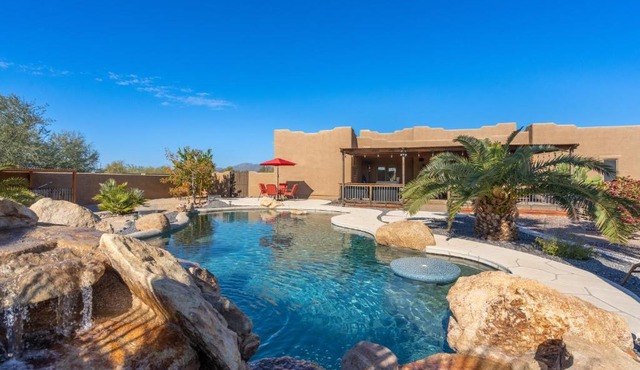 Cozy quiet home BBQ Pool Outdoor entertaining
