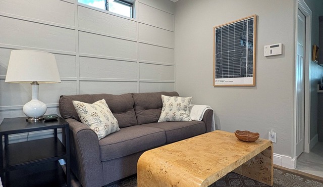 Cozy studio in a beautiful historic neighborhood. Walking distance to lightrail.