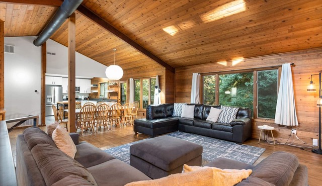 Creekside Home with Hot Tub Near Ski Resorts