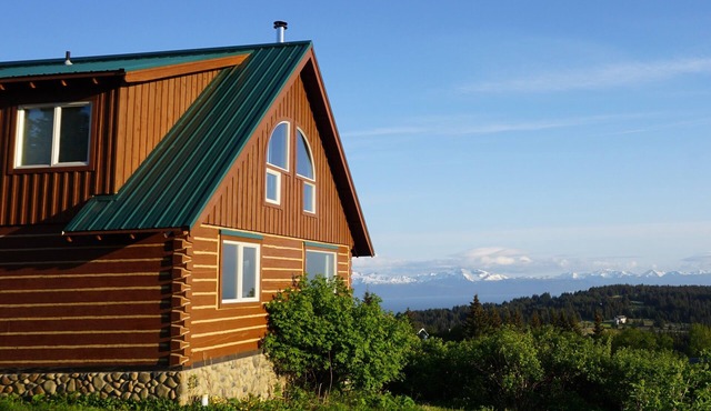 Custom Log Cabin with Amazing Views - great for couples and families!