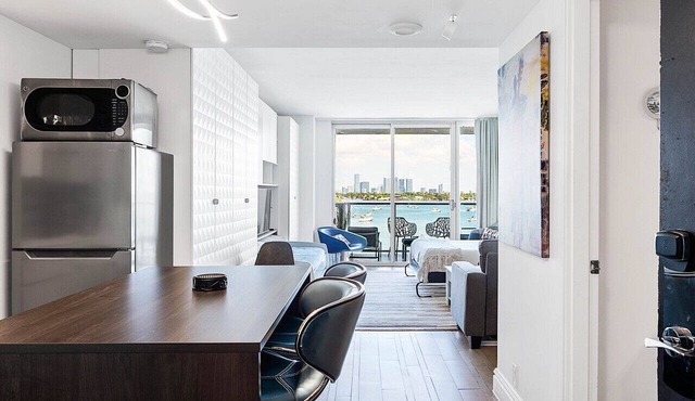 Design Studio Miami Beach Stunning Bay View Balcony Queen Murphy & twin trundle