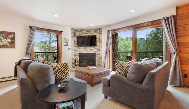 Double Eagle @Snowflake Lift - Ski in ski out- 3 Br 2 Ba - Walk To Everything!