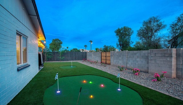 Downtown Gilbert Hot Tub Glow Golf Sleeps 12