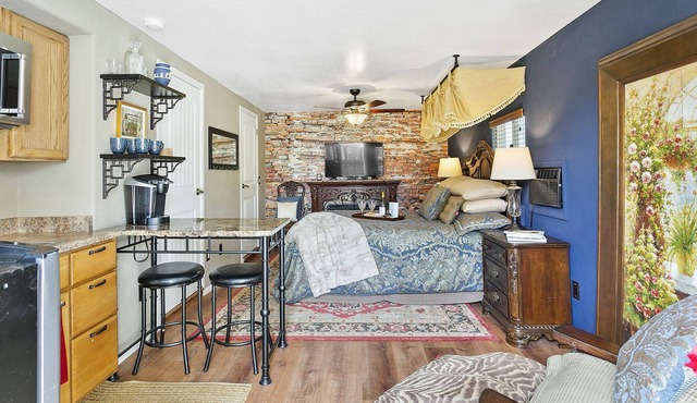 🎉Downtown Studio: Secure Parking, Privacy, Gardens. Across from Encanto Park⛳️🏀🎾👟