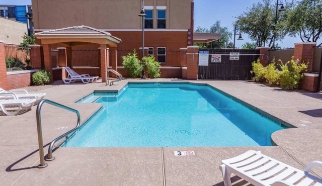 Downtown Tempe Escape, Comm. Pool, Walk to ASU