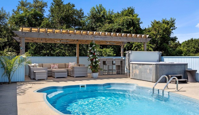Duck Dive ~ Steps to Beach ~ Pool + Hot Tub ~ Ocean & Sound Views