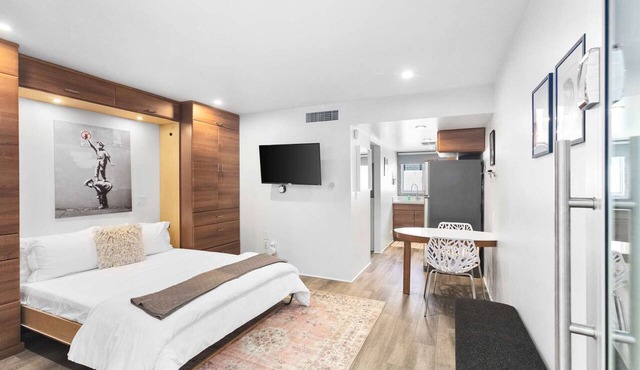 Efficient Living in DTPH - Poolside.