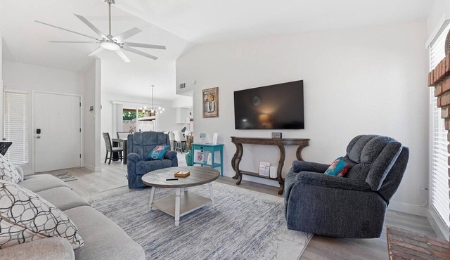 Endless Summer-2 BR 2 BA newly renovated: Close to Phoenix Scottsdale & Glendale