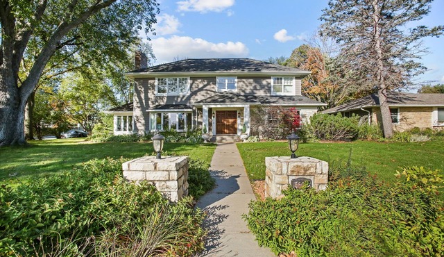 Executive 5-bedroom house in Edina