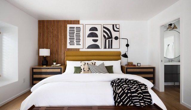 Experience MCM Bliss: Stylish Retreat w/Jetted Spa, Pool, and Full Amenities