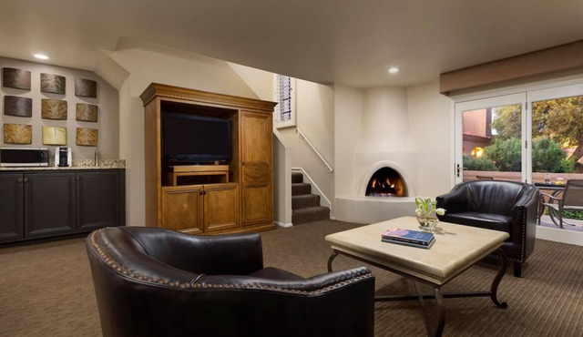 Explore the Wild West! Mountain Views, 3 Modern Units, 5 Pools, Salon and Spa!